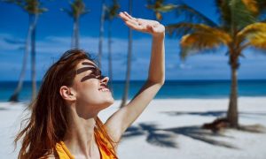 Tips para proteger la piel frente al sol en deportes acuáticos
